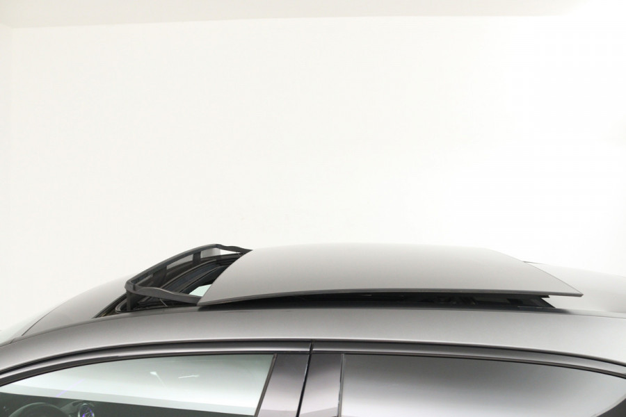 Mercedes-Benz A-Klasse 200 Premium Plus (PANORAMADAK, STOELVERWARMING, SFEERVERLICHTING, CAMERA, CRUISE CONTROL, PARKEERSENSOREN)