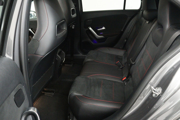 Mercedes-Benz A-Klasse 200 Premium Plus (PANORAMADAK, STOELVERWARMING, SFEERVERLICHTING, CAMERA, CRUISE CONTROL, PARKEERSENSOREN)