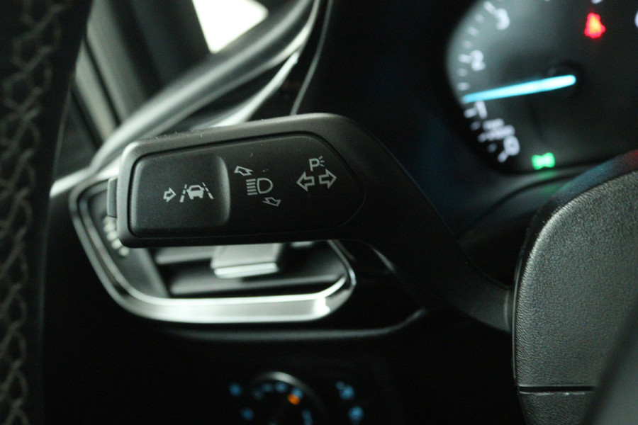 Ford Fiesta 1.0 EcoBoost Titanium (ACHTERUITRIJCAMERA, CRUISE CONTROL ADAPTIEF, NAVIGATIE, PARKEERSENSOREN)