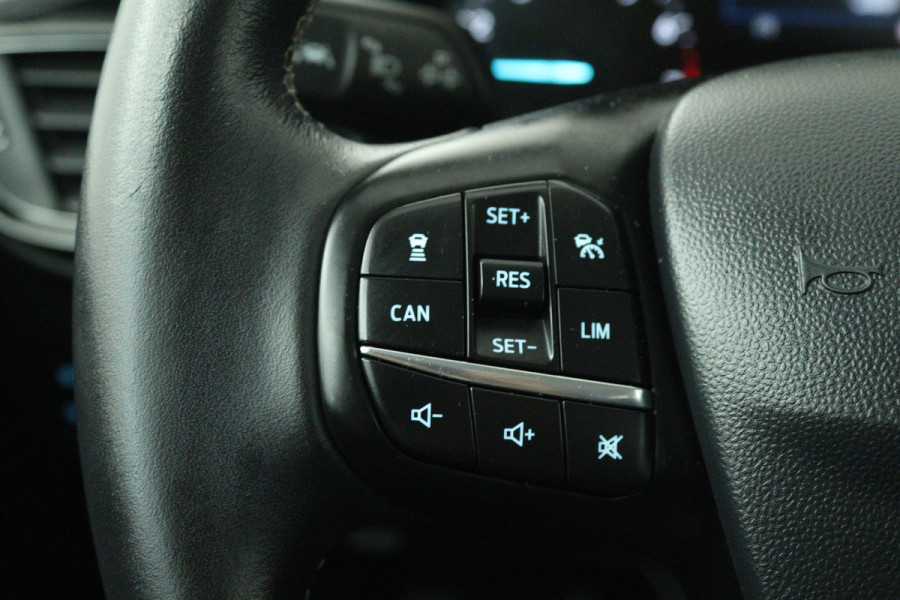 Ford Fiesta 1.0 EcoBoost Titanium (ACHTERUITRIJCAMERA, CRUISE CONTROL ADAPTIEF, NAVIGATIE, PARKEERSENSOREN)