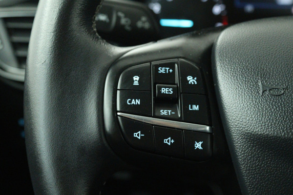 Ford Fiesta 1.0 EcoBoost Titanium (ACHTERUITRIJCAMERA, CRUISE CONTROL ADAPTIEF, NAVIGATIE, PARKEERSENSOREN)