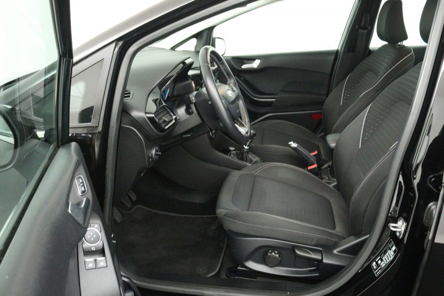 Ford Fiesta 1.0 EcoBoost Titanium (ACHTERUITRIJCAMERA, CRUISE CONTROL ADAPTIEF, NAVIGATIE, PARKEERSENSOREN)