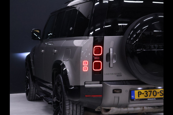 Land Rover Defender 110 2.0 P400e 110 Urban X-Dynamic [SCHUIFKANTELDAK, TREKHAAK, APPLE CARPLAY, MEMORY SEATS, ADAPTIVE CRUISE, CAMERA, STOELVERWAMING, NAVIGATIE, NIEUWSTAAT]