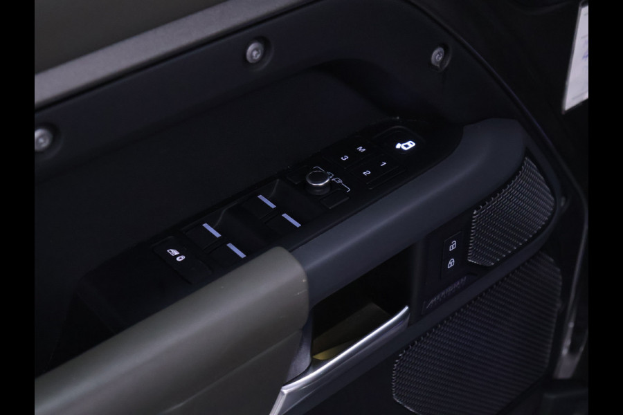 Land Rover Defender 110 2.0 P400e 110 Urban X-Dynamic [SCHUIFKANTELDAK, TREKHAAK, APPLE CARPLAY, MEMORY SEATS, ADAPTIVE CRUISE, CAMERA, STOELVERWAMING, NAVIGATIE, NIEUWSTAAT]