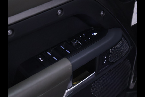 Land Rover Defender 110 2.0 P400e 110 Urban X-Dynamic [SCHUIFKANTELDAK, TREKHAAK, APPLE CARPLAY, MEMORY SEATS, ADAPTIVE CRUISE, CAMERA, STOELVERWAMING, NAVIGATIE, NIEUWSTAAT]