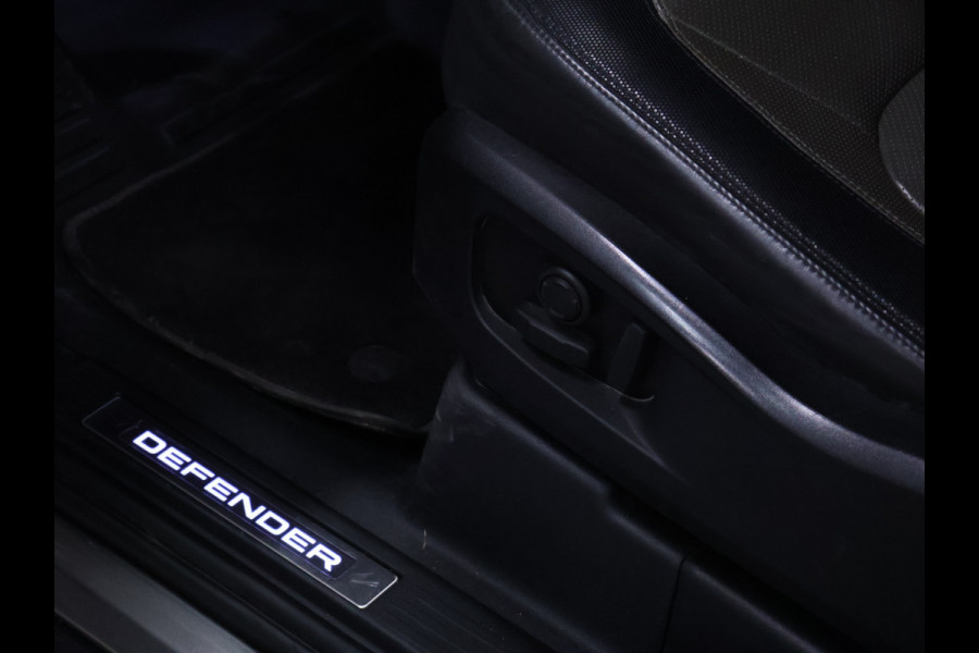 Land Rover Defender 110 2.0 P400e 110 Urban X-Dynamic [SCHUIFKANTELDAK, TREKHAAK, APPLE CARPLAY, MEMORY SEATS, ADAPTIVE CRUISE, CAMERA, STOELVERWAMING, NAVIGATIE, NIEUWSTAAT]