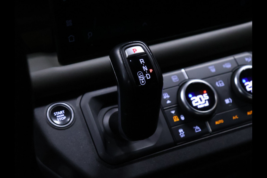 Land Rover Defender 110 2.0 P400e 110 Urban X-Dynamic [SCHUIFKANTELDAK, TREKHAAK, APPLE CARPLAY, MEMORY SEATS, ADAPTIVE CRUISE, CAMERA, STOELVERWAMING, NAVIGATIE, NIEUWSTAAT]