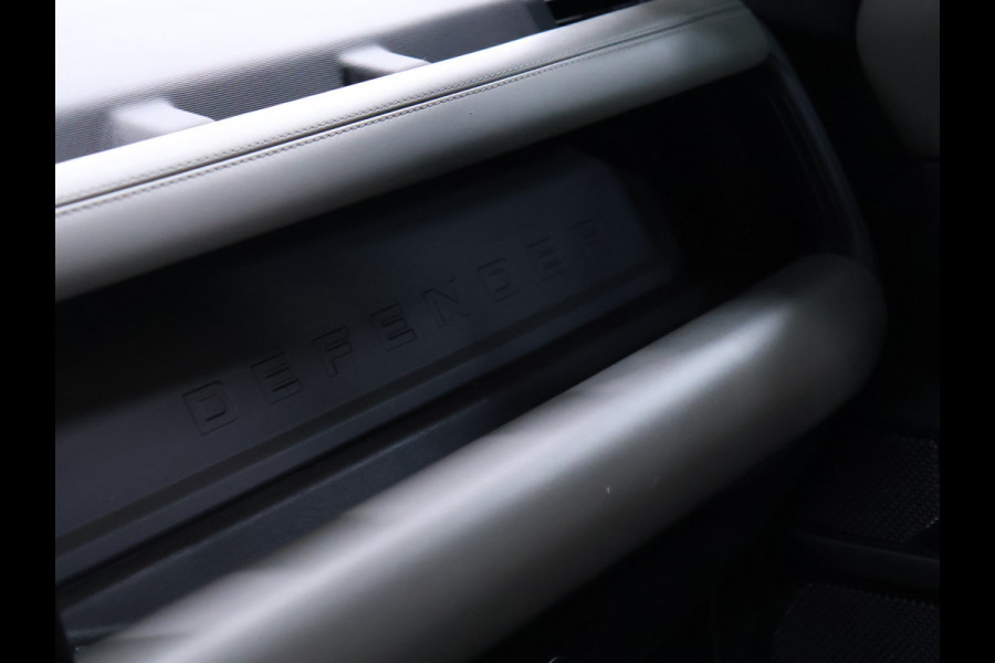 Land Rover Defender 110 2.0 P400e 110 Urban X-Dynamic [SCHUIFKANTELDAK, TREKHAAK, APPLE CARPLAY, MEMORY SEATS, ADAPTIVE CRUISE, CAMERA, STOELVERWAMING, NAVIGATIE, NIEUWSTAAT]