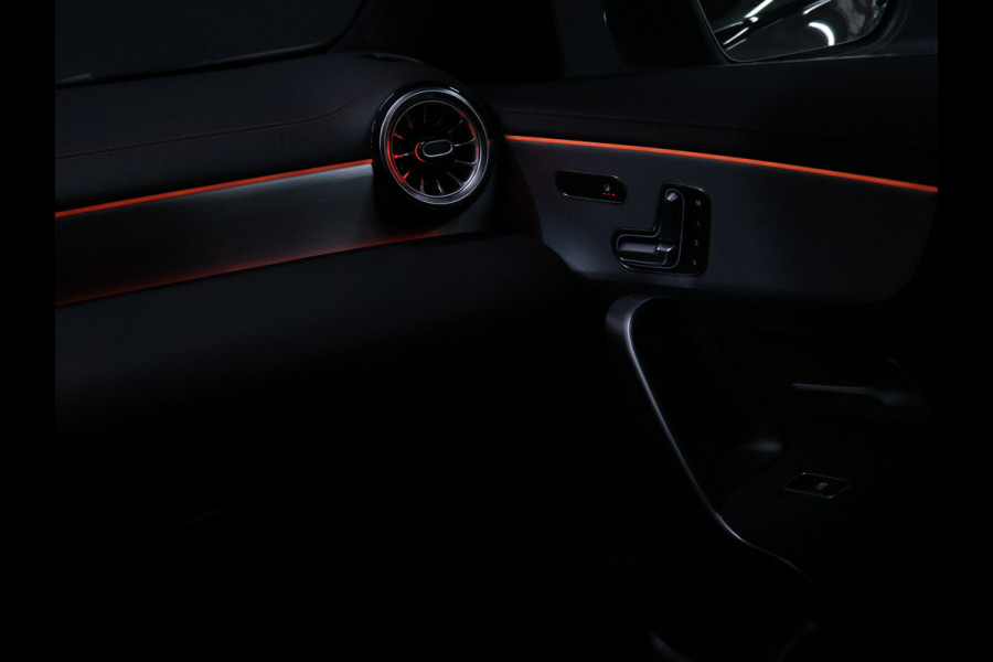 Mercedes-Benz CLA-Klasse Shooting Brake 250 e AMG Limited [SFEERVERLICHTING, TREKHAAK, CAMERA, CRUISE CONTROL, STOELVERWARMING, MEMORY SEATS, SCHUIFKANTELDAK, APPLE CARPLAY, NAVIGATIE, NIEUWSTAAT]