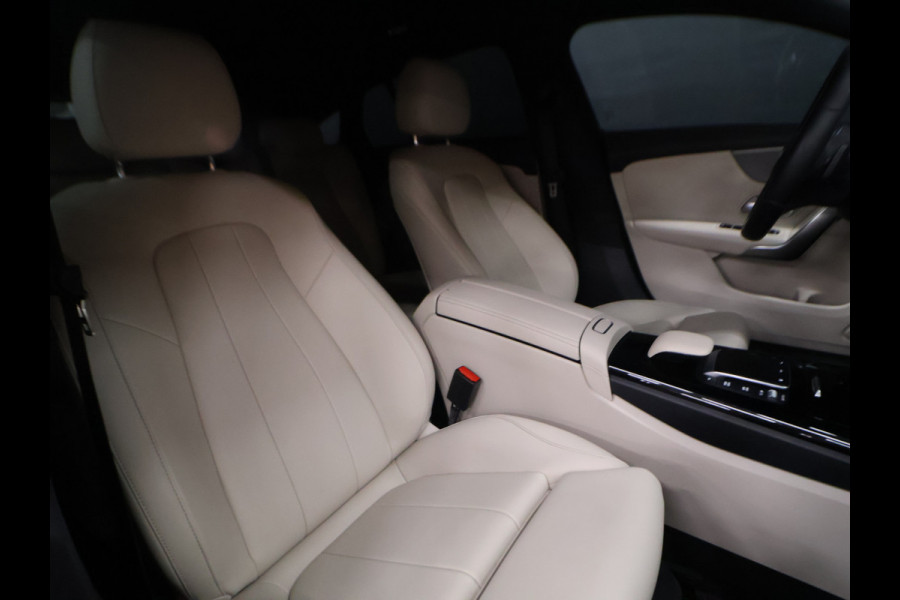 Mercedes-Benz CLA-Klasse Shooting Brake 180 Luxury Line [SFEER, LEDER, APPLE CARPLAY, CAMERA CRUISE, STOELVERWAMING, ELEKTRISCHE ACHTERKLEP, DIGITAL DASH, NAVIGATIE, NIEUWSTAAT]