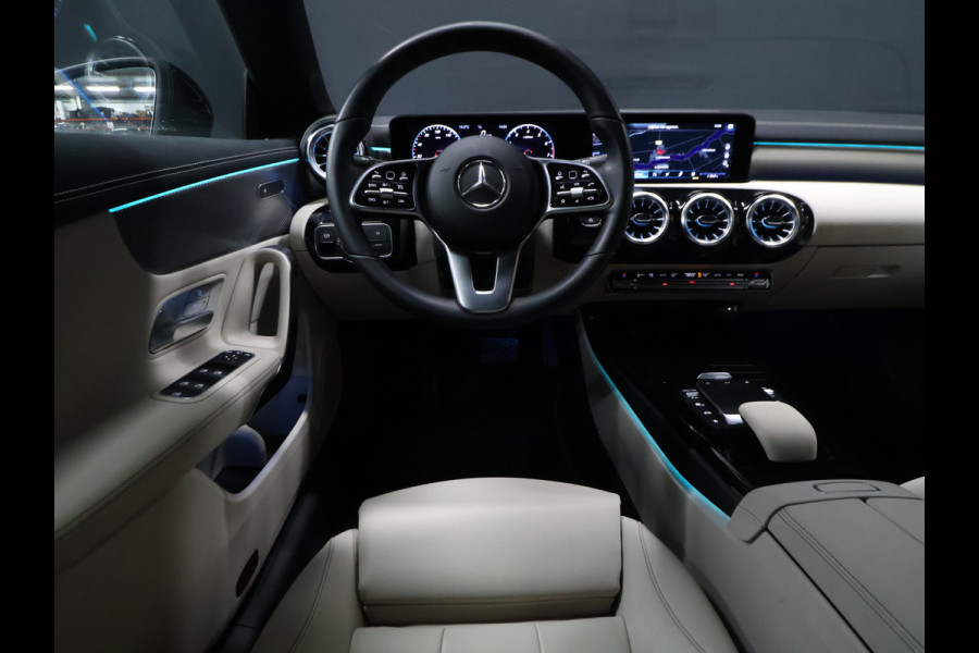 Mercedes-Benz CLA-Klasse Shooting Brake 180 Luxury Line [SFEER, LEDER, APPLE CARPLAY, CAMERA CRUISE, STOELVERWAMING, ELEKTRISCHE ACHTERKLEP, DIGITAL DASH, NAVIGATIE, NIEUWSTAAT]
