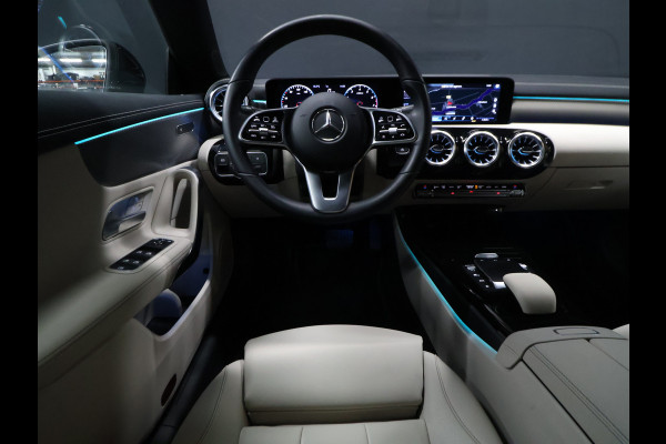 Mercedes-Benz CLA-Klasse Shooting Brake 180 Luxury Line [SFEER, LEDER, APPLE CARPLAY, CAMERA CRUISE, STOELVERWAMING, ELEKTRISCHE ACHTERKLEP, DIGITAL DASH, NAVIGATIE, NIEUWSTAAT]