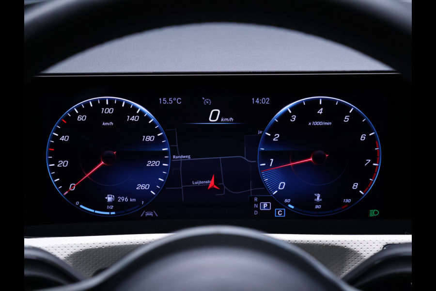 Mercedes-Benz CLA-Klasse Shooting Brake 180 Luxury Line [SFEER, LEDER, APPLE CARPLAY, CAMERA CRUISE, STOELVERWAMING, ELEKTRISCHE ACHTERKLEP, DIGITAL DASH, NAVIGATIE, NIEUWSTAAT]