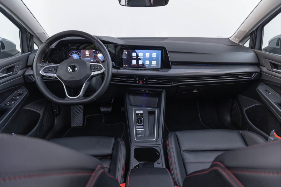 Volkswagen Golf 1.5 eTSI Style Pano LED Trekhaak Leder 18''