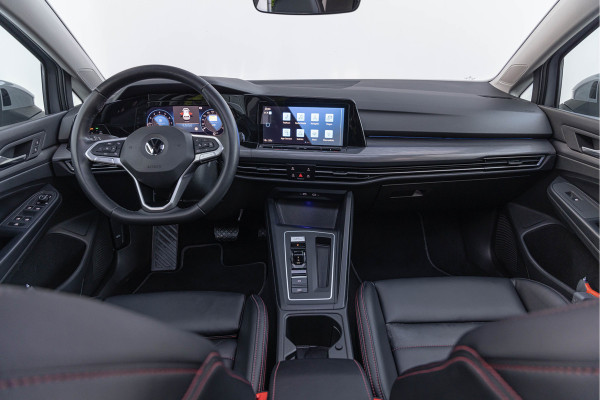 Volkswagen Golf 1.5 eTSI Style Pano LED Trekhaak Leder 18''
