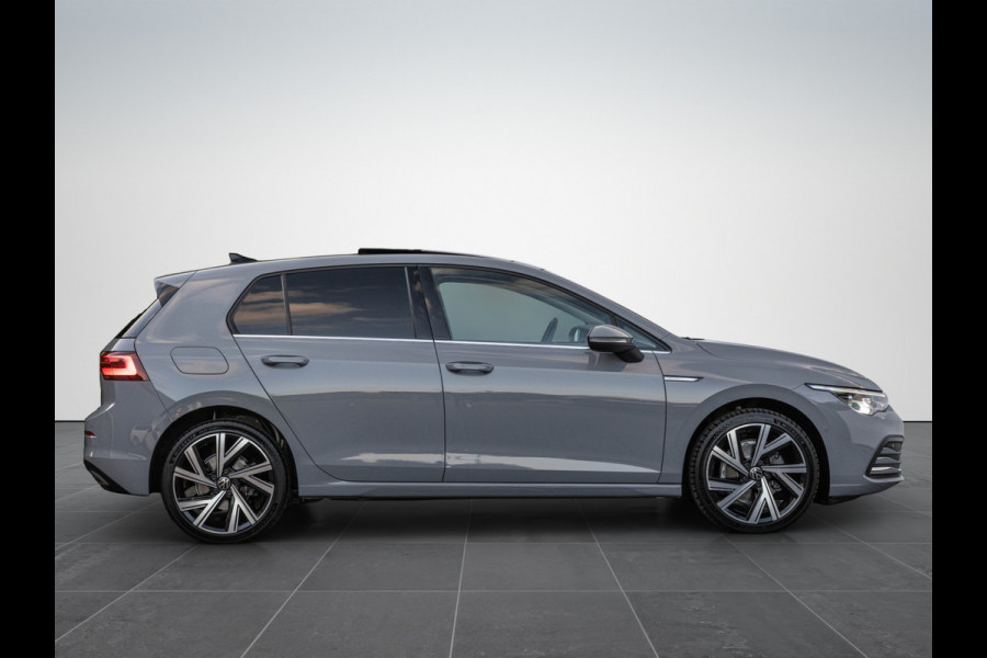 Volkswagen Golf 1.5 eTSI Style Pano LED Trekhaak Leder 18''