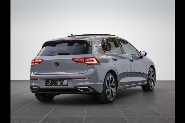 Volkswagen Golf 1.5 eTSI Style Pano LED Trekhaak Leder 18''