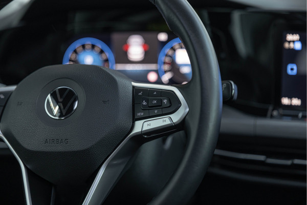 Volkswagen Golf 1.5 eTSI Style Pano LED Trekhaak Leder 18''