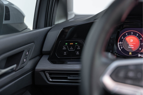 Volkswagen Golf 1.5 eTSI Style Pano LED Trekhaak Leder 18''