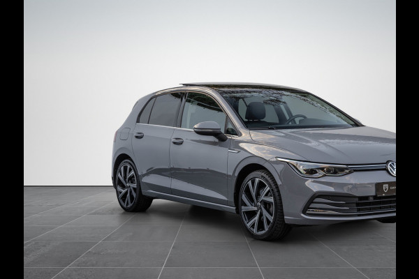 Volkswagen Golf 1.5 eTSI Style Pano LED Trekhaak Leder 18''