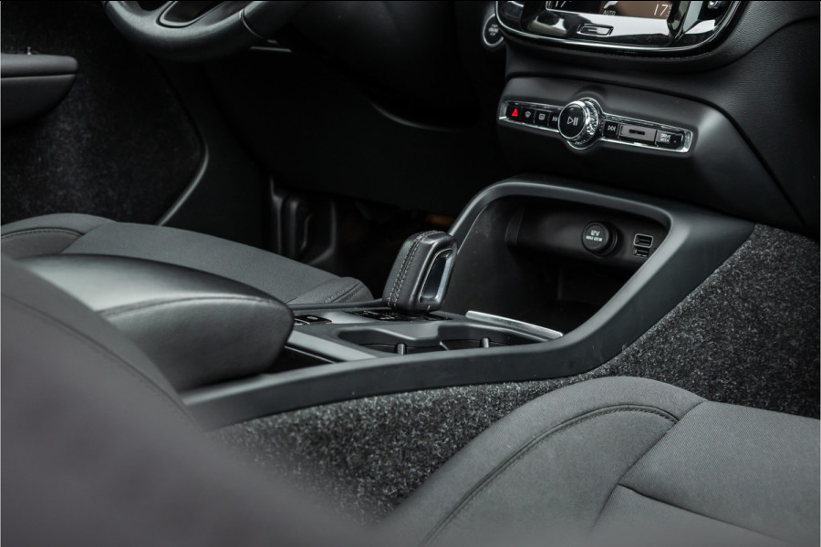 Volvo XC40 1.5 T4 Recharge Inscription Expression Pano dak / Harman Kardon / Trekhaak / Camera /