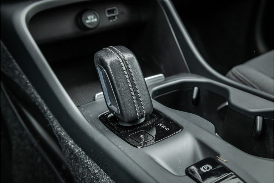 Volvo XC40 1.5 T4 Recharge Inscription Expression Pano dak / Harman Kardon / Trekhaak / Camera /