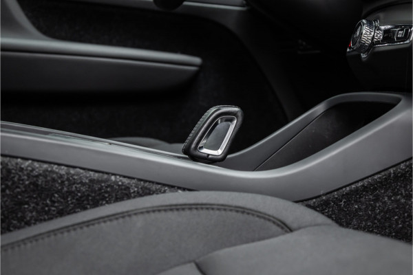 Volvo XC40 1.5 T4 Recharge Inscription Expression Pano dak / Harman Kardon / Trekhaak / Camera /
