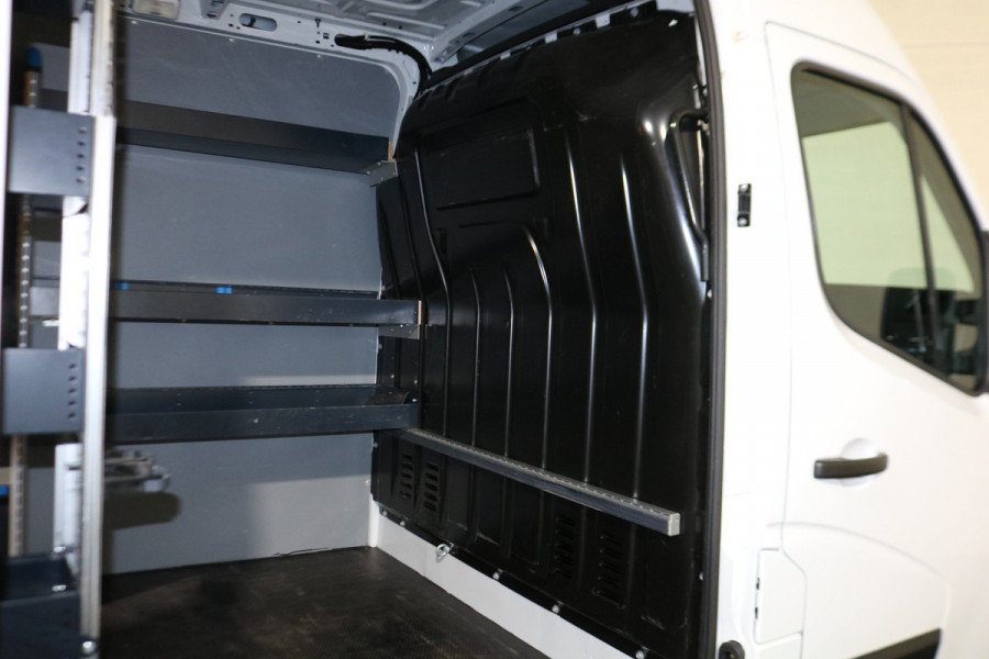 Renault Master 2.3 dCi 135pk L2 H2 Airco Navigatie Imperiaal Inrichting