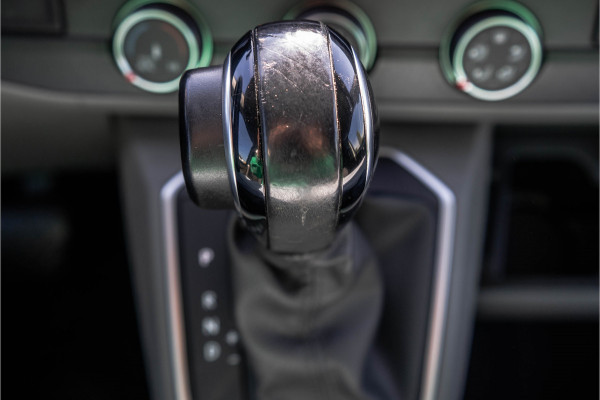 Volkswagen Transporter T6.1 2.0 TDI BULLI | L1H1 | 150PK | LED | Automaat | Camera | Carplay | PDC | Trekhaak