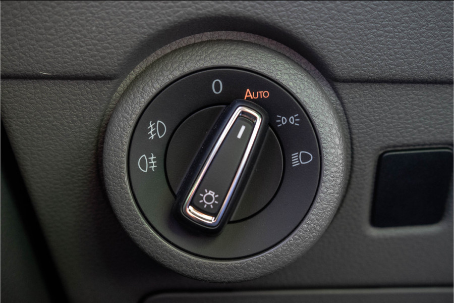 Volkswagen Transporter T6.1 2.0 TDI BULLI | L1H1 | 150PK | LED | Automaat | Camera | Carplay | PDC | Trekhaak