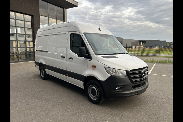 Mercedes-Benz Sprinter 317 CDI L2 H2 Automaat / 360 Camera / MBUX / Navigatie / Cruise control / Airco / 270 Graden achterdeuren