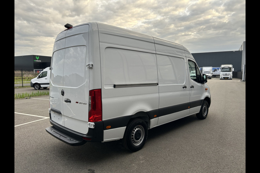 Mercedes-Benz Sprinter 317 CDI L2 H2 Automaat / 360 Camera / MBUX / Navigatie / Cruise control / Airco / 270 Graden achterdeuren