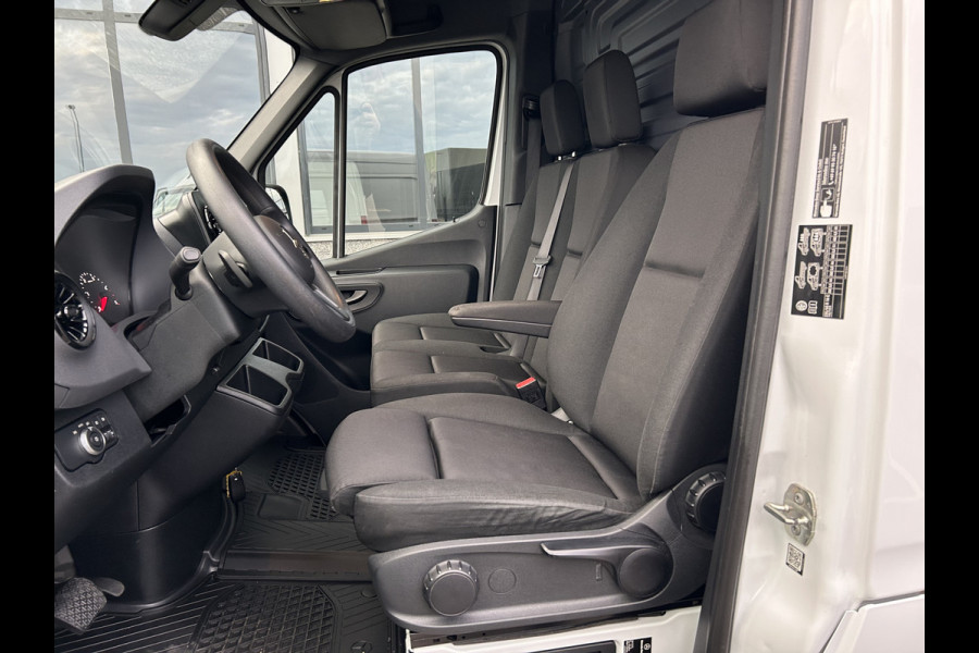 Mercedes-Benz Sprinter 317 CDI L2 H2 Automaat / 360 Camera / MBUX / Navigatie / Cruise control / Airco / 270 Graden achterdeuren