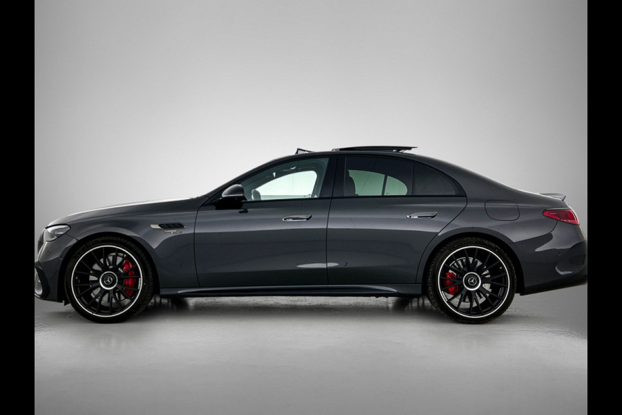 Mercedes-Benz E-Klasse AMG 53 4MATIC+ / NL Auto / Luchtvering (AMG RIDE CONTROL) / Panoramadak / Night Pakket / MBUX Superscreen / Achterasbesturing / Burmester / Plug-in hybride / Elektrisch rijbereik tot ca. 100 km /
