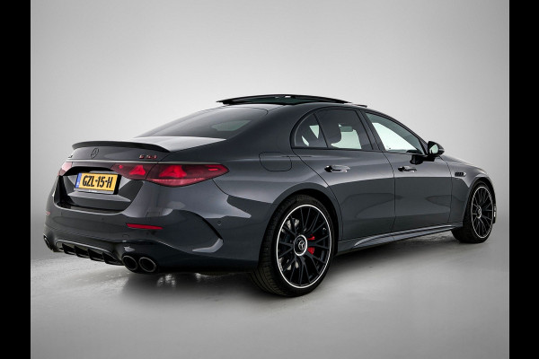 Mercedes-Benz E-Klasse AMG 53 4MATIC+ / NL Auto / Luchtvering (AMG RIDE CONTROL) / Panoramadak / Night Pakket / MBUX Superscreen / Achterasbesturing / Burmester / Plug-in hybride / Elektrisch rijbereik tot ca. 100 km /
