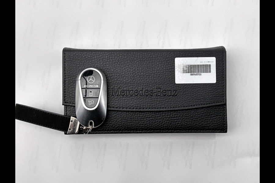 Mercedes-Benz E-Klasse AMG 53 4MATIC+ / NL Auto / Luchtvering (AMG RIDE CONTROL) / Panoramadak / Night Pakket / MBUX Superscreen / Achterasbesturing / Burmester / Plug-in hybride / Elektrisch rijbereik tot ca. 100 km /