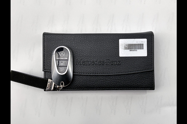 Mercedes-Benz E-Klasse AMG 53 4MATIC+ / NL Auto / Luchtvering (AMG RIDE CONTROL) / Panoramadak / Night Pakket / MBUX Superscreen / Achterasbesturing / Burmester / Plug-in hybride / Elektrisch rijbereik tot ca. 100 km /