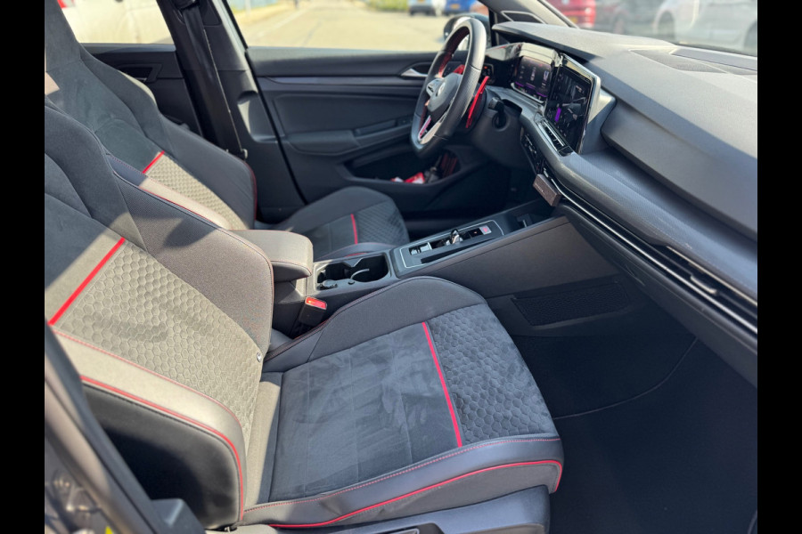 Volkswagen Golf 2.0 TSI GTI Clubsport 301PK H&K PANO Camera VOL !!