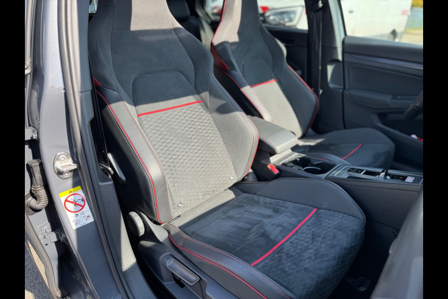 Volkswagen Golf 2.0 TSI GTI Clubsport 301PK H&K PANO Camera VOL !!