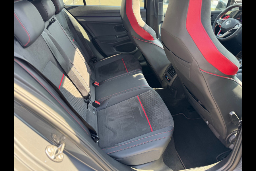 Volkswagen Golf 2.0 TSI GTI Clubsport 301PK H&K PANO Camera VOL !!
