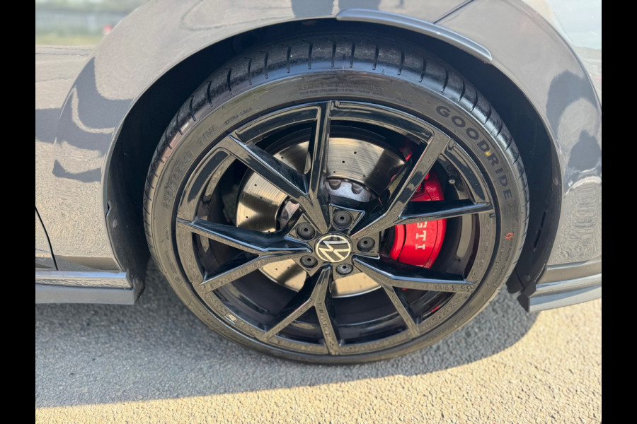 Volkswagen Golf 2.0 TSI GTI Clubsport 301PK H&K PANO Camera VOL !!