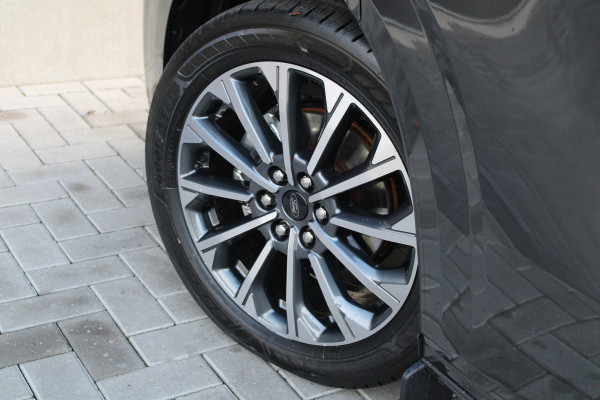 Ford Tourneo Custom 340 2.5 PHEV L2H1 Titanium X 232pk - ACC - Pano - B&O - Elek. schuifdeuren - 360 camera - Elek-Trekhaak - Prijs excl. BTW