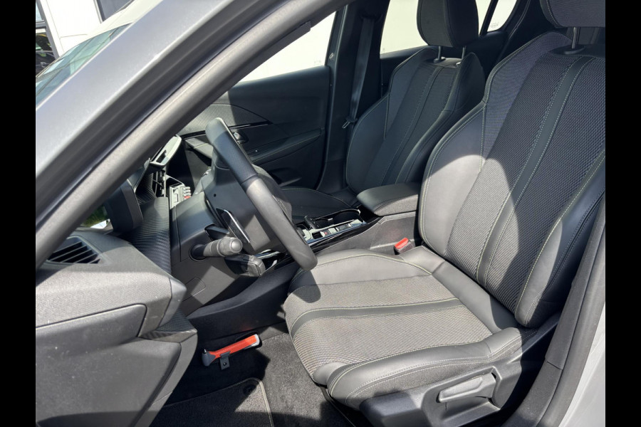 Peugeot 208 1.2 Hybrid 145 e-DCS6 GT | Rijklaar geleverd incl 12 maanden BOVAG garantie! |