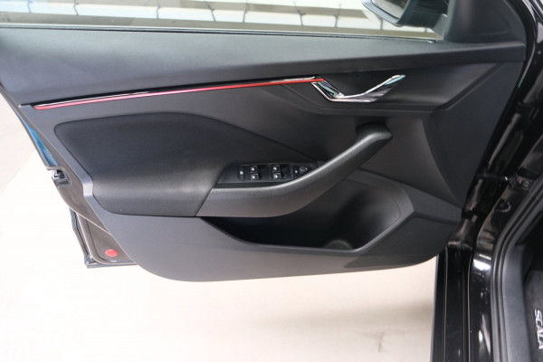 Škoda SCALA 1.0 TSI Sport Business Automaat - N.A.P. Airco, Cruise, PDC, Camera, Navi, Carplay, Trekhaak.