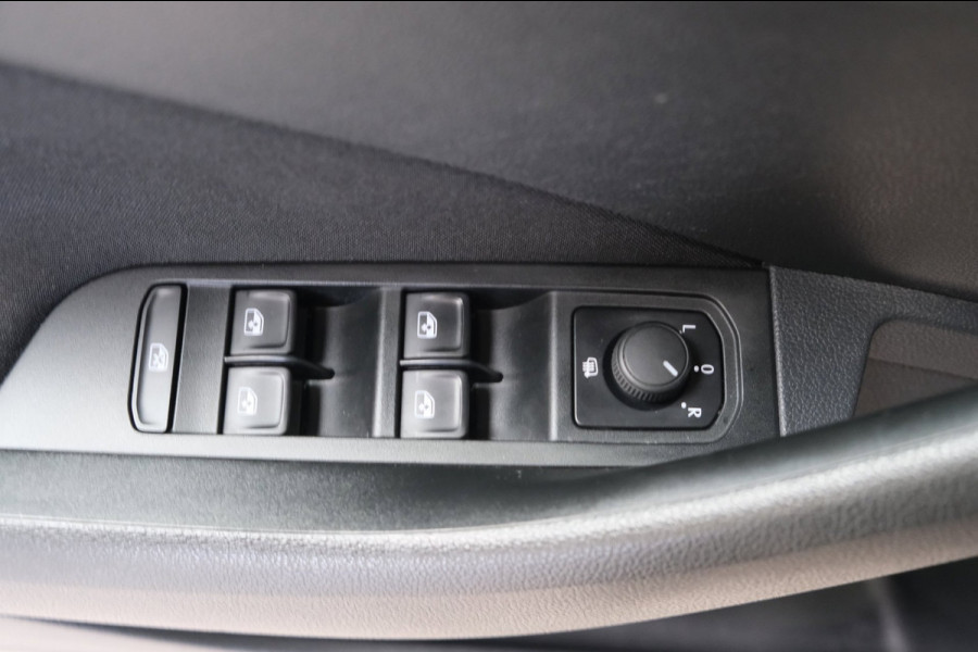 Škoda SCALA 1.0 TSI Sport Business Automaat - N.A.P. Airco, Cruise, PDC, Camera, Navi, Carplay, Trekhaak.