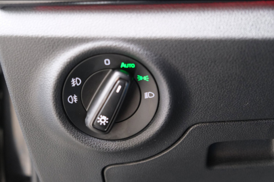 Škoda SCALA 1.0 TSI Sport Business Automaat - N.A.P. Airco, Cruise, PDC, Camera, Navi, Carplay, Trekhaak.