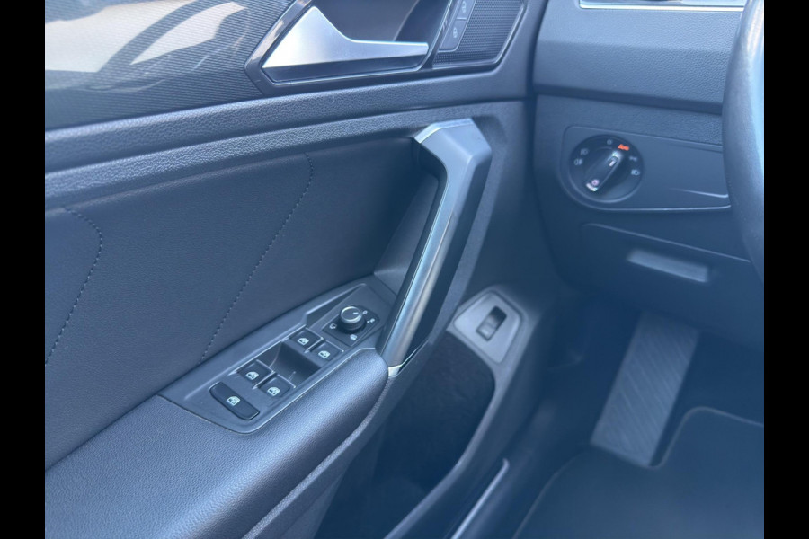 Volkswagen Tiguan 2.0 TSI 4Motion Highline Business R-Line Exterieur | Pano | Leder Elektr. stoelen en verw.| 20"| Digitaal Display |