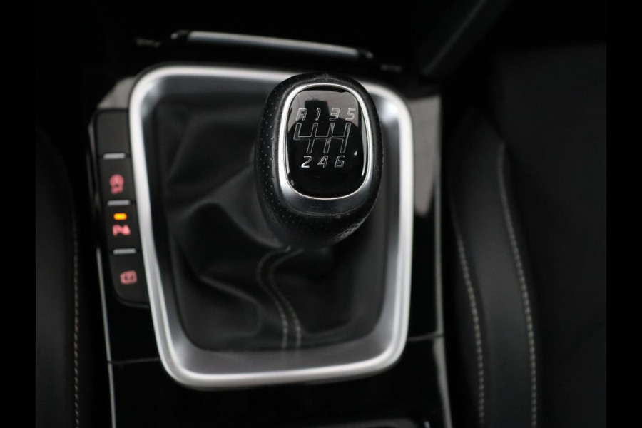 Kia Ceed 1.0 T-GDi GT-Line | Panoramadak | Leder/Alcantara | Stoelverwarming | Carplay | Keyless | Stuurverwarming | Digital Cockpit | Sportstoelen | Navigatie | Full LED | Camera | Dodehoek detectie