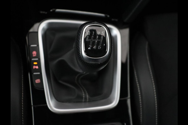 Kia Ceed 1.0 T-GDi GT-Line | Panoramadak | Leder/Alcantara | Stoelverwarming | Carplay | Keyless | Stuurverwarming | Digital Cockpit | Sportstoelen | Navigatie | Full LED | Camera | Dodehoek detectie