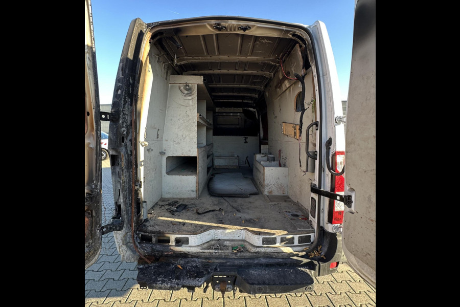 Opel Movano 2.3 Turbo L4H2 165PK DL BRANDSCHADE niet rijdbaar / trailer